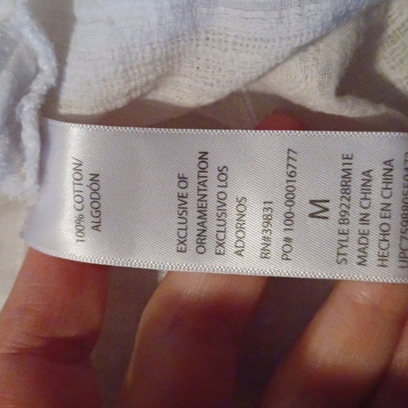 🌺Democracy White Blouse with Tan Buttons - Picture 4 of 10